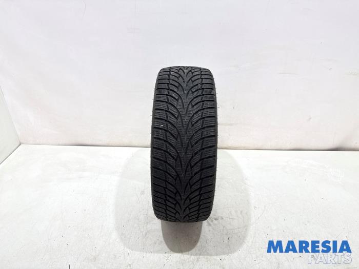 Używane Opona zimowa Renault Clio IV (5R) 1.2 TCE 16V GT EDC Cena € 30,00 Procedura marży oferowane przez Maresia Parts
