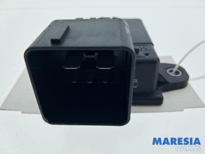 Begagnade Start/stopp-relä Citroen C3 (SX/SW) 1.2 12V e-THP PureTech 110 Pris € 40,00 Marginaltabell erbjuds av Maresia Parts