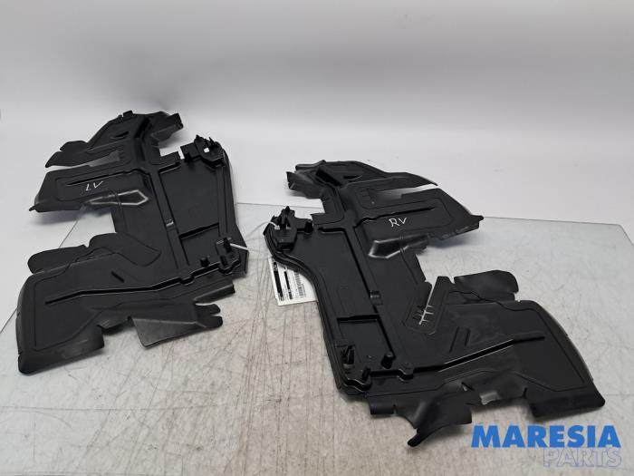 Begagnade Lufttratt Citroen C3 (SX/SW) 1.2 12V e-THP PureTech 110 Pris € 50,00 Marginaltabell erbjuds av Maresia Parts