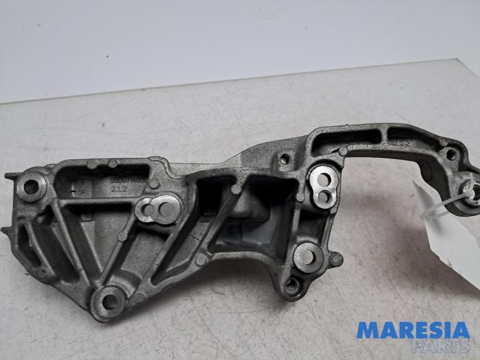 Usagé Support dynamo haut Citroen C3 (SX/SW) 1.2 12V e-THP PureTech 110 Prix € 29,95 Règlement à la marge proposé par Maresia Parts