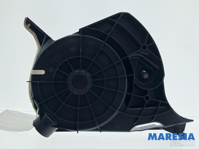 Usagé Couvercle de distribution Citroen Jumpy 2.0 Blue HDI 120 Prix € 18,09 Prix TTC proposé par Maresia Parts