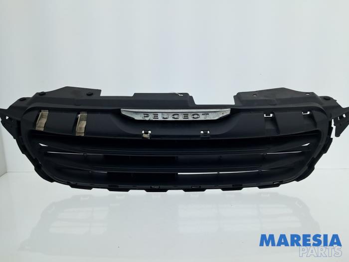 Begagnade Grill Peugeot 108 1.0 12V VVT-i Pris € 100,00 Marginaltabell erbjuds av Maresia Parts