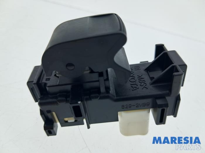 Usados Interruptor de ventanilla eléctrica Peugeot 108 1.0 12V VVT-i Precio € 14,99 Norma de margen ofrecido por Maresia Parts