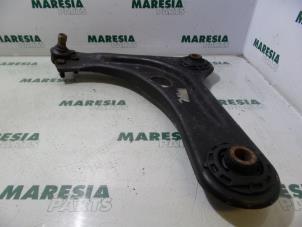Used Front lower wishbone, left Citroen C2 (JM) 1.4 HDI Price € 25,00 Margin scheme offered by Maresia Parts