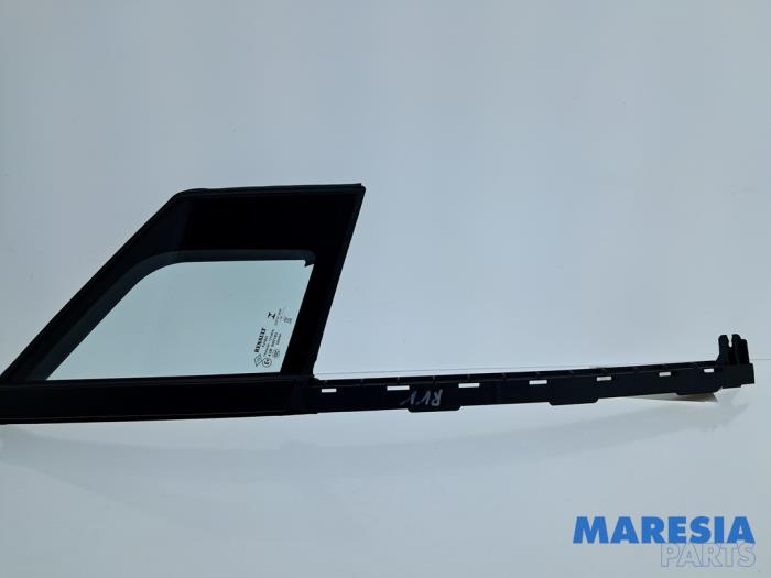 Usados Ventanilla triangular derecha delante Renault Captur I (2R) 1.3 TCE 150 16V Precio € 35,00 Norma de margen ofrecido por Maresia Parts