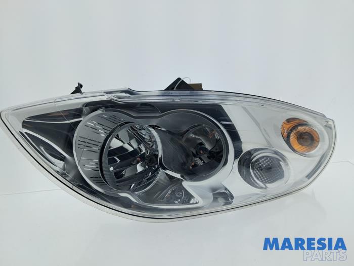 Używane Reflektor lewy Renault Master III (MA/MB/MC/MD/MH/MF/MG/MH) 2.3 dCi 135 16V FWD Cena € 151,25 Z VAT oferowane przez Maresia Parts