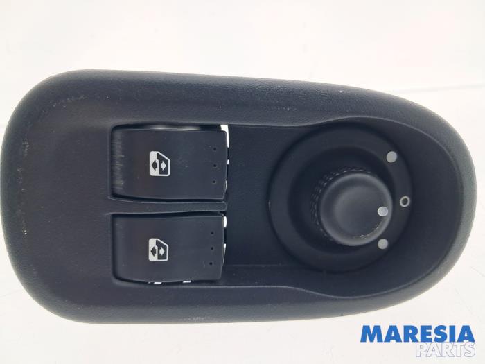 Usados Interruptor combinado de ventanillas Renault Master III (MA/MB/MC/MD/MH/MF/MG/MH) 2.3 dCi 135 16V FWD Precio € 30,24 IVA incluido ofrecido por Maresia Parts