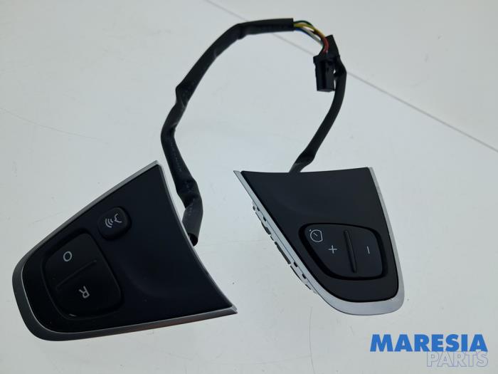 Używane Tempomat Renault Captur I (2R) 1.3 TCE 150 16V Cena € 40,00 Procedura marży oferowane przez Maresia Parts