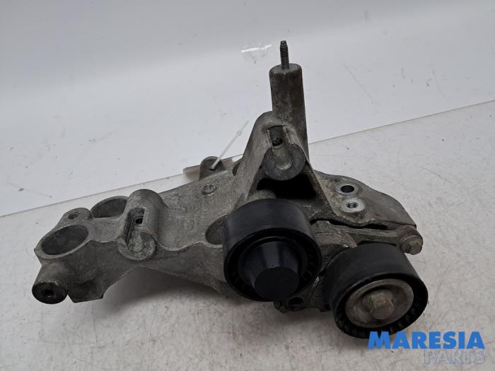 Usagé Support dynamo bas Renault Master III (MA/MB/MC/MD/MH/MF/MG/MH) 2.3 dCi 135 16V FWD Prix € 54,45 Prix TTC proposé par Maresia Parts