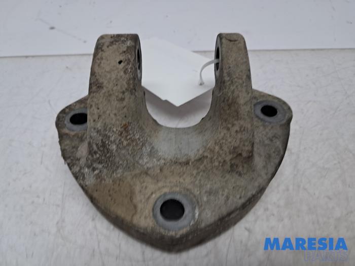 Used Engine mount Renault Master III (MA/MB/MC/MD/MH/MF/MG/MH) 2.3 dCi 135 16V FWD Price € 29,65 Inclusive VAT offered by Maresia Parts