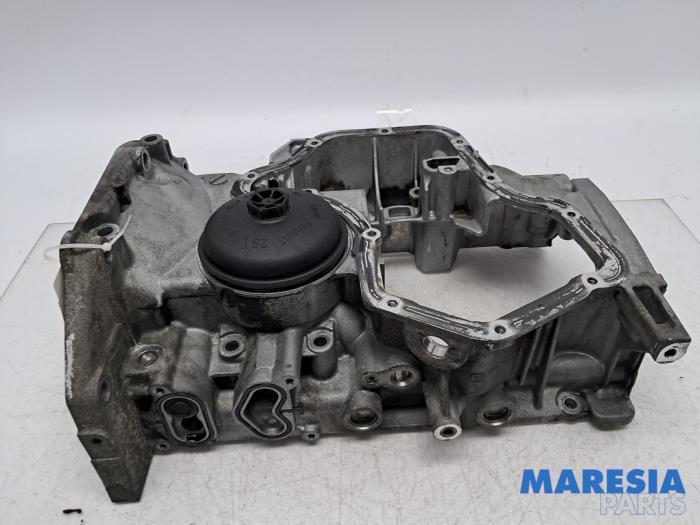Usagé Couvercle carter Renault Captur I (2R) 1.2 TCE 16V EDC Prix € 49,95 Règlement à la marge proposé par Maresia Parts