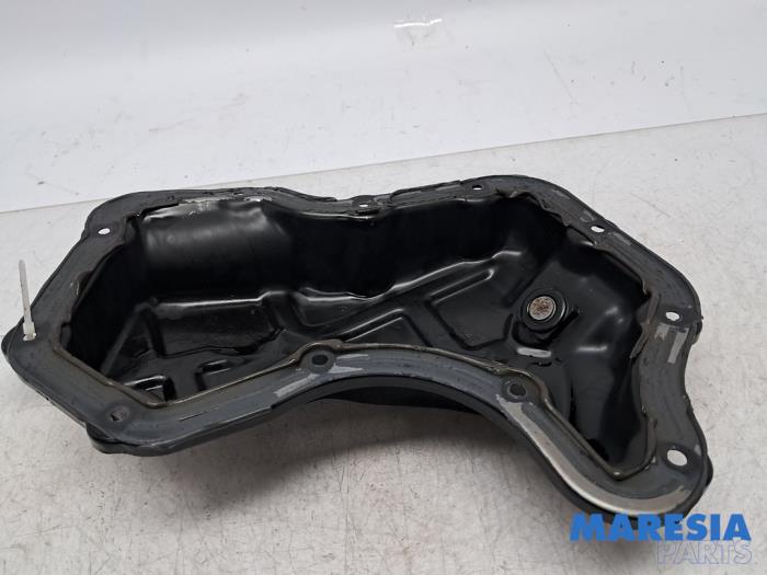 Usagé Couvercle carter Renault Captur I (2R) 1.2 TCE 16V EDC Prix € 35,00 Règlement à la marge proposé par Maresia Parts