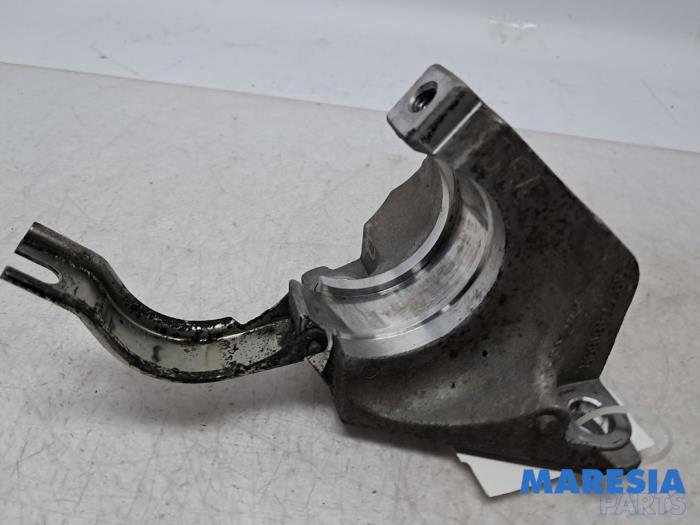 Usagé Support moteur Renault Captur I (2R) 1.2 TCE 16V EDC Prix € 20,00 Règlement à la marge proposé par Maresia Parts