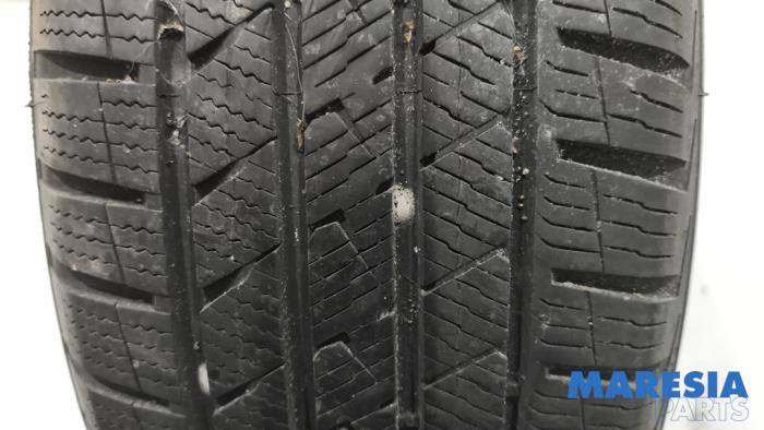 Używane Opona Renault Arkana (RJLL) 1.6 E-Tech 145 16V Cena € 36,30 Z VAT oferowane przez Maresia Parts