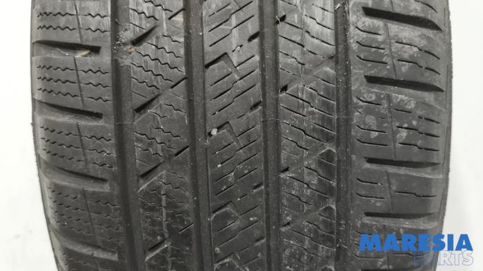 Używane Opona Renault Arkana (RJLL) 1.6 E-Tech 145 16V Cena € 36,30 Z VAT oferowane przez Maresia Parts
