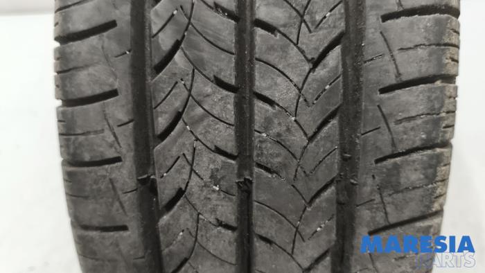 Używane Opona Peugeot Boxer (U9) 2.2 HDi 110 Euro 5 Cena € 30,25 Z VAT oferowane przez Maresia Parts