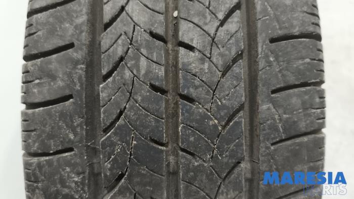 Używane Opona Peugeot Boxer (U9) 2.2 HDi 110 Euro 5 Cena € 30,25 Z VAT oferowane przez Maresia Parts