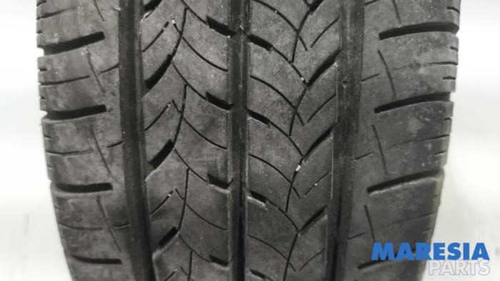 Używane Opona Peugeot Boxer (U9) 2.2 HDi 110 Euro 5 Cena € 30,25 Z VAT oferowane przez Maresia Parts