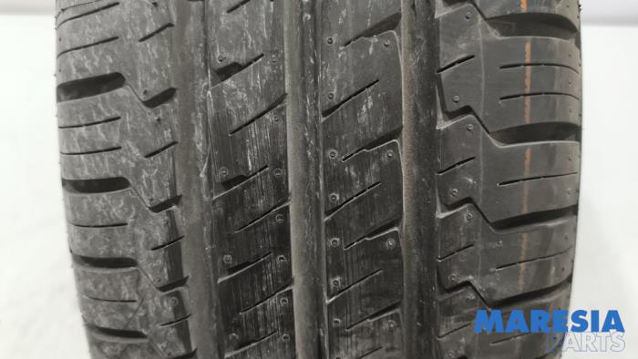 Używane Opona Peugeot Boxer (U9) 2.2 HDi 110 Euro 5 Cena € 30,25 Z VAT oferowane przez Maresia Parts