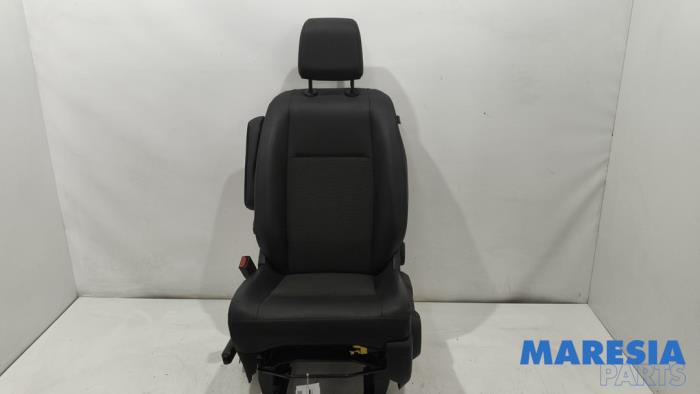 Używane Fotel lewy Citroen Jumpy 2.0 Blue HDI 150 Cena € 241,99 Z VAT oferowane przez Maresia Parts