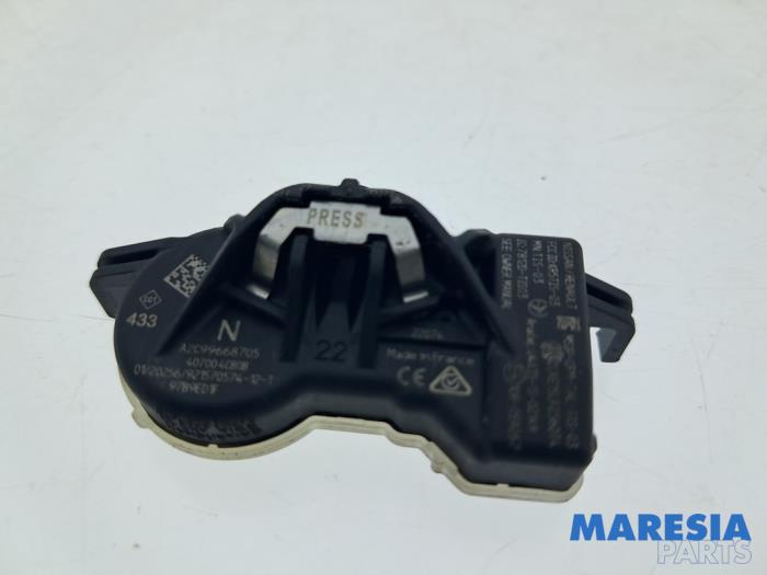 Begagnade Däcktryckssensor Renault Twingo III (AH) 1.0 SCe 70 12V Pris € 15,00 Marginaltabell erbjuds av Maresia Parts