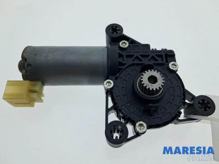 Używane Silnik dachu cabrio Renault Twingo III (AH) 1.0 SCe 70 12V Cena € 74,99 Procedura marży oferowane przez Maresia Parts