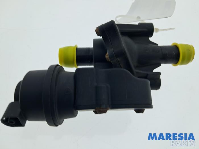 Begagnade Extra vattenpump Renault Twingo III (AH) 1.0 SCe 70 12V Pris € 40,00 Marginaltabell erbjuds av Maresia Parts