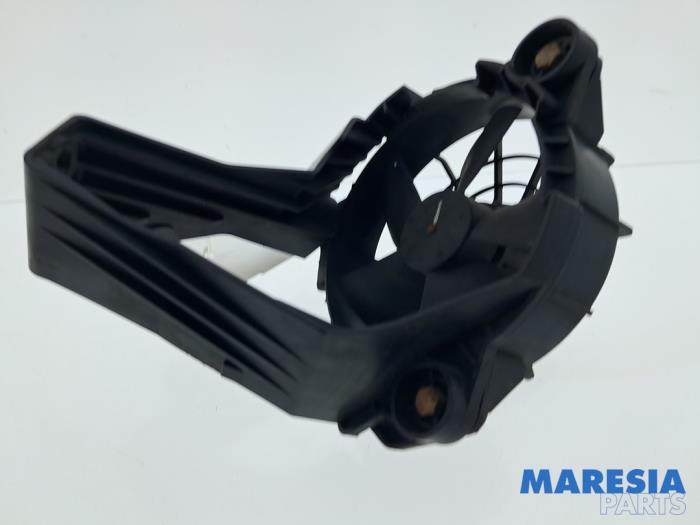 Używane Silnik wentylatora Renault Twingo III (AH) 1.0 SCe 70 12V Cena € 30,00 Procedura marży oferowane przez Maresia Parts