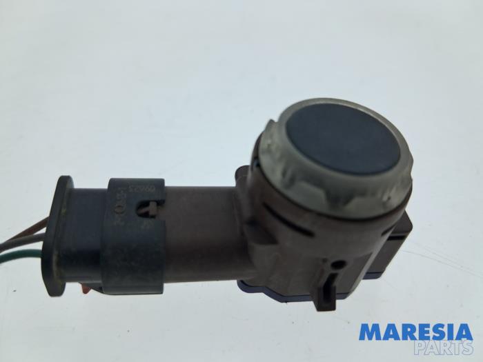 Usados Sensor PDC Renault Trafic (1FL/2FL/3FL/4FL) 2.0 dCi 16V 130 Precio € 42,35 IVA incluido ofrecido por Maresia Parts