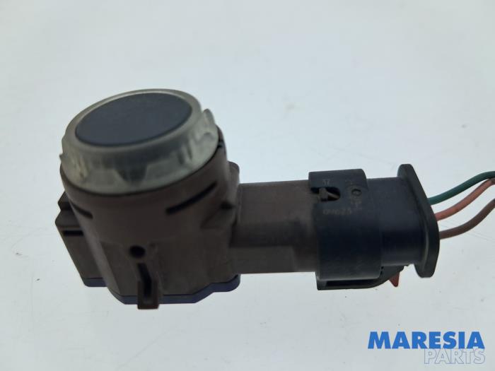 Usados Sensor PDC Renault Trafic (1FL/2FL/3FL/4FL) 2.0 dCi 16V 130 Precio € 42,35 IVA incluido ofrecido por Maresia Parts