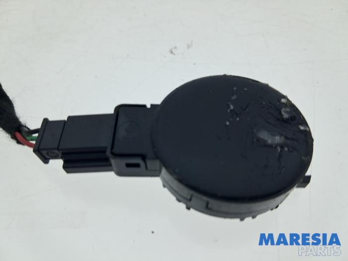 Begagnade Regnsensor Renault Trafic (1FL/2FL/3FL/4FL) 2.0 dCi 16V 130 Pris € 48,39 Inklusive moms erbjuds av Maresia Parts