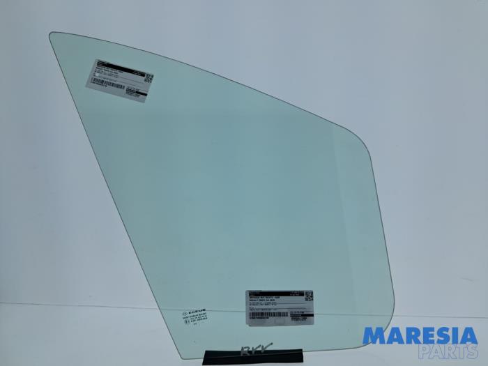 Usados Ventanilla triangular derecha delante Renault Trafic (1FL/2FL/3FL/4FL) 2.0 dCi 16V 130 Precio € 48,40 IVA incluido ofrecido por Maresia Parts