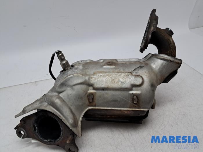Używane Katalizator Renault Captur I (2R) 0.9 Energy TCE 12V Cena € 262,50 Procedura marży oferowane przez Maresia Parts