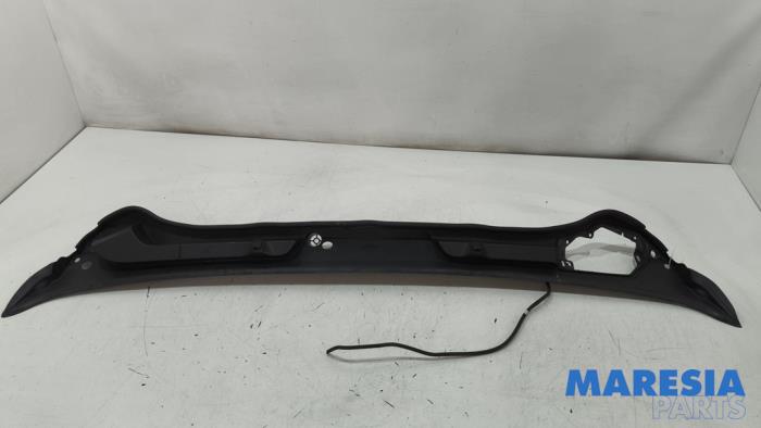 Używane Parawan Peugeot Boxer (U9) 2.2 HDi 110 Euro 5 Cena € 99,99 Z VAT oferowane przez Maresia Parts