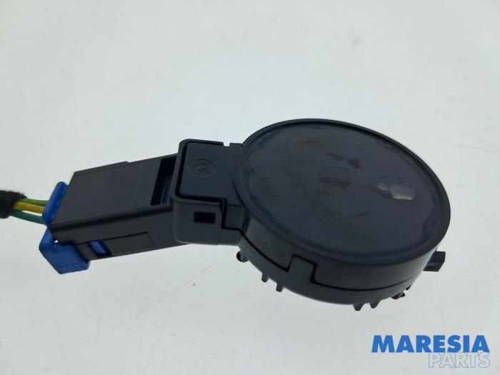 Begagnade Regnsensor Citroen Jumpy 2.0 Blue HDI 150 Pris € 27,23 Inklusive moms erbjuds av Maresia Parts
