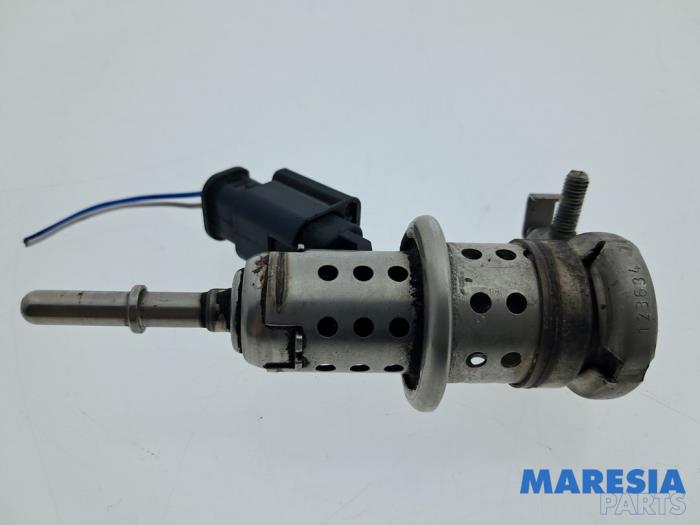 Używane Wtryskiwacz AdBlue Citroen Jumpy 2.0 Blue HDI 150 Cena € 72,60 Z VAT oferowane przez Maresia Parts