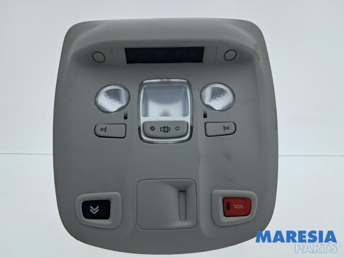 Begagnade Innerbelysning, fram Citroen Jumpy 2.0 Blue HDI 150 Pris € 24,14 Inklusive moms erbjuds av Maresia Parts