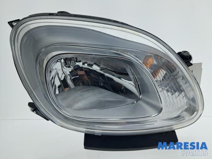 Używane Reflektor prawy Fiat Panda (312) 0.9 TwinAir Turbo 80 Cena € 77,50 Procedura marży oferowane przez Maresia Parts