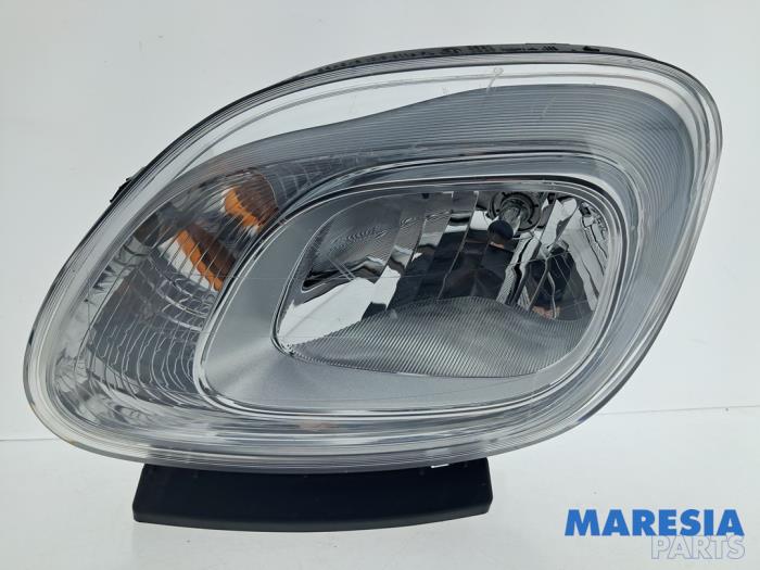 Używane Reflektor lewy Fiat Panda (312) 0.9 TwinAir Turbo 80 Cena € 49,00 Procedura marży oferowane przez Maresia Parts