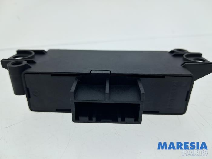 Begagnade PDC-modul Renault Arkana (RJLL) 1.6 E-Tech 145 16V Pris € 30,00 Inklusive moms erbjuds av Maresia Parts