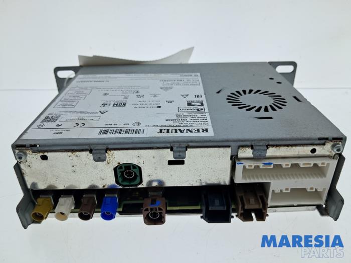 Używane Radio Renault Arkana (RJLL) 1.6 E-Tech 145 16V Cena € 214,99 Z VAT oferowane przez Maresia Parts