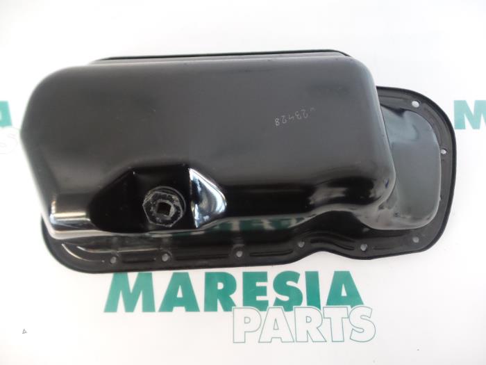 Gebrauchte Ölwanne Peugeot 206 (2A/C/H/J/S) 1.4 XR,XS,XT,Gentry Preis € 25,00 Margenregelung angeboten von Maresia Parts