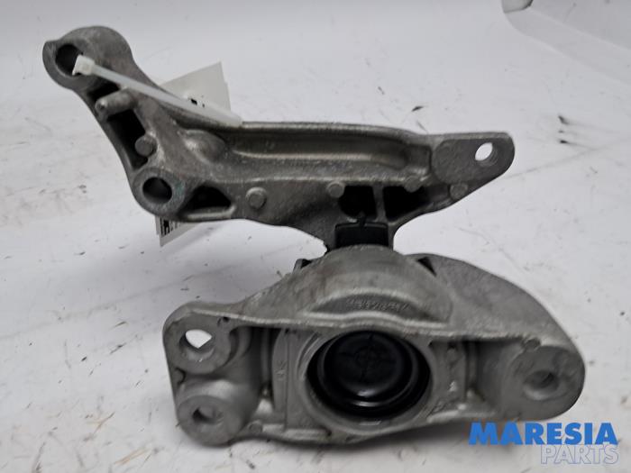 Used Engine mount Renault Arkana (RJLL) 1.6 E-Tech 145 16V Price € 90,75 Inclusive VAT offered by Maresia Parts