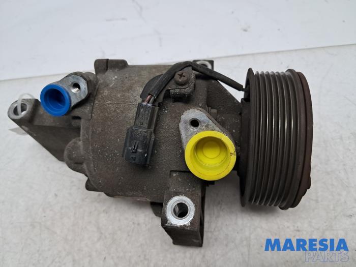 Usagé Compresseur de clim Renault Twingo III (AH) 1.0 SCe 70 12V Prix € 80,00 Règlement à la marge proposé par Maresia Parts