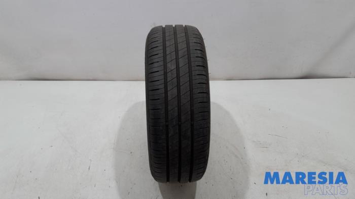 Używane Opona Fiat Panda (312) 0.9 TwinAir Turbo 80 Cena € 25,00 Procedura marży oferowane przez Maresia Parts