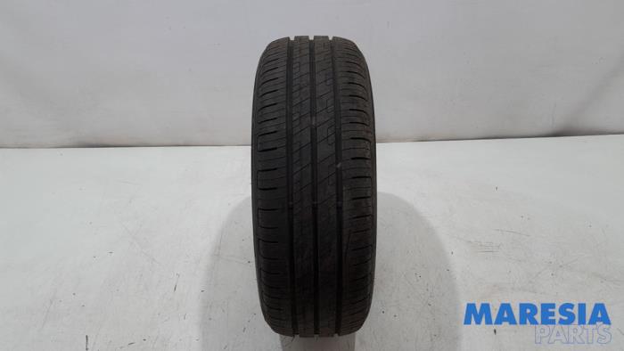 Używane Opona Fiat Panda (312) 0.9 TwinAir Turbo 80 Cena € 27,50 Procedura marży oferowane przez Maresia Parts