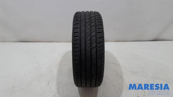 Używane Opona Peugeot 107 1.0 12V Cena € 25,00 Procedura marży oferowane przez Maresia Parts