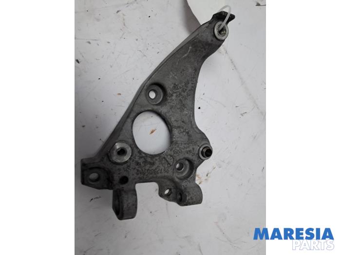 Usagé Support dynamo bas Peugeot 308 SW (L4/L9/LC/LJ/LR) 1.6 BlueHDi 120 Prix € 24,95 Règlement à la marge proposé par Maresia Parts