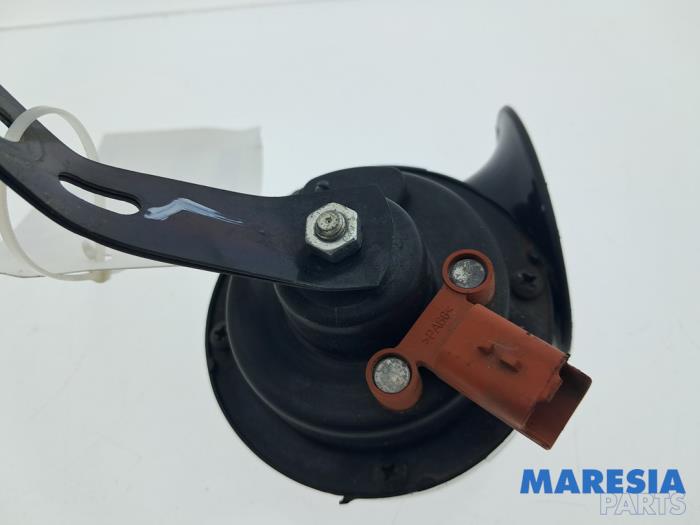 Używane Klakson Renault Espace (RFCJ) 1.6 Tce 200 Cena € 15,00 Procedura marży oferowane przez Maresia Parts