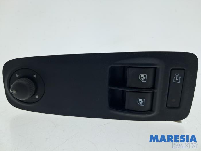 Usados Interruptor combinado de ventanillas Fiat Ducato (250) 2.3 D 180 Multijet Precio € 72,60 IVA incluido ofrecido por Maresia Parts